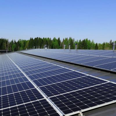 Uusiutuvan energiantuotannon potentiaaleista Aurinkosähkö Biokaasu Teollisuuden hukkalämpö - Aurinkopaneelien oletusteho