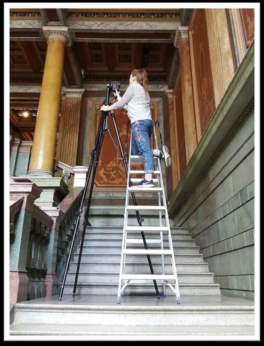 Kuvat otettiin ilman telineitä kahta erikorkuista jalustaa apuna käyttäen.