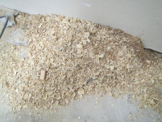 Eristepurusta otettiin materiaalinäyte (M12).