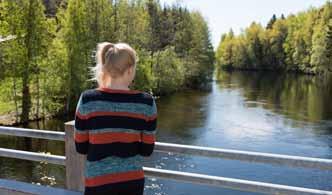 Jäälohkareiden ympärille on kasaantunut lisää maa-ainesta ja lopulta jäälohkareiden kohdille on muodostunut suuria kuoppia.