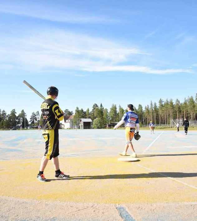 PESÄPALLO Iin Urheilijoiden Miesten Suomensarjan joukkueen kotipelit kesällä 2018 Su 20.5. Ii - Suomussalmi klo 16.00 Ke 23.5. Ii - Raahe klo 18.00 Su 3.6. Ii - Sotkamo klo 16.00 Ke 6.6. Ii - Rovaniemi klo 18.