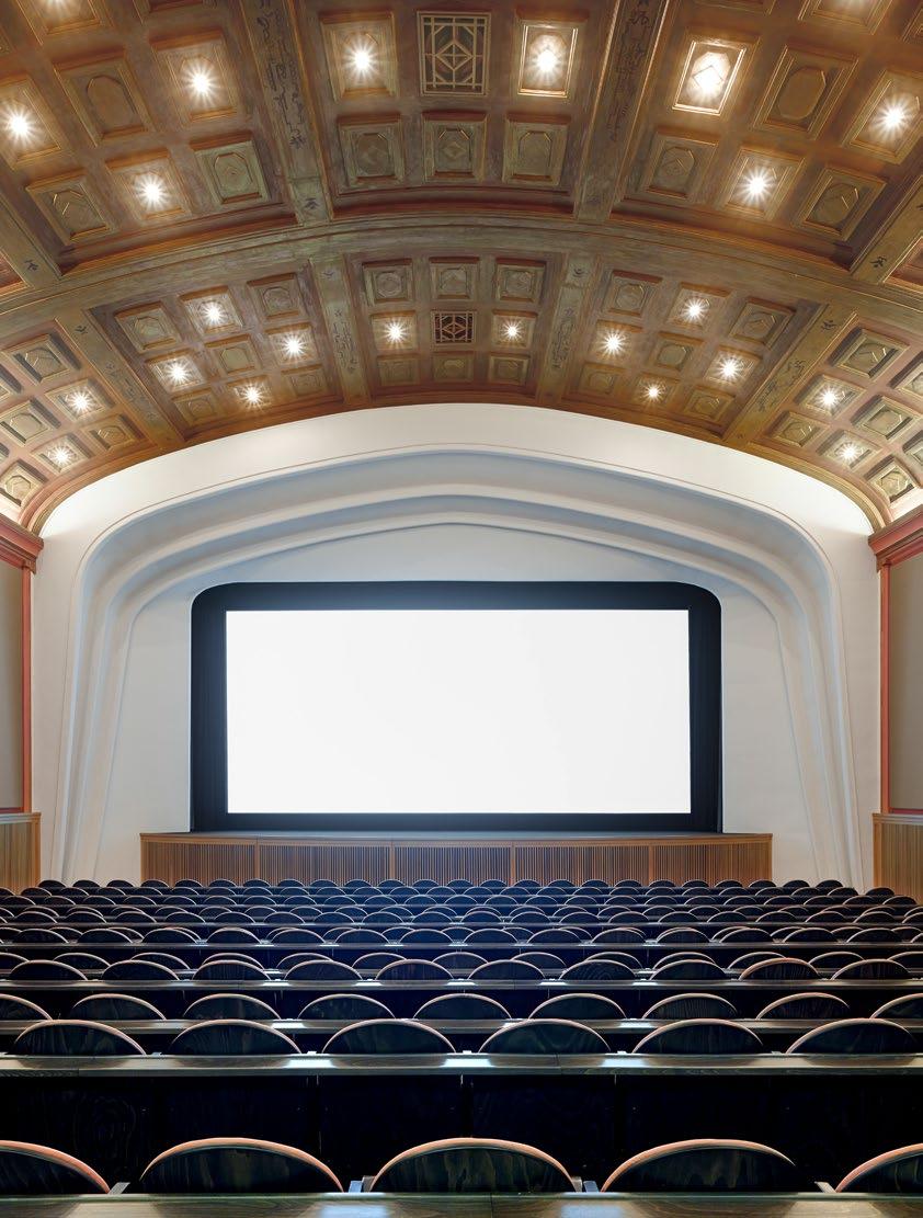 Värejä & pintoja Filmi pyörimään Cottbus Saksa Teksti Ralf Christofori 22 Kuvat Zooey Braun FILMI PÄÄLLE Weltspiegel-elokuvateatteri Cottbusissa on yli satavuotias ja se on yksi