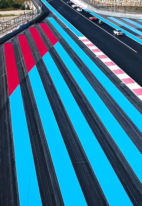 Inspiraatio Le Castellet Inspiraatio Kiihkeitä kaarteita Ranska Kiihkeitä kaarteita 48 49 KIIHKEITÄ KAARTEITA Circuit Paul Ricard on ainutlaatuinen nähtävyys eikä vain niille, joilla virtaa bensaa