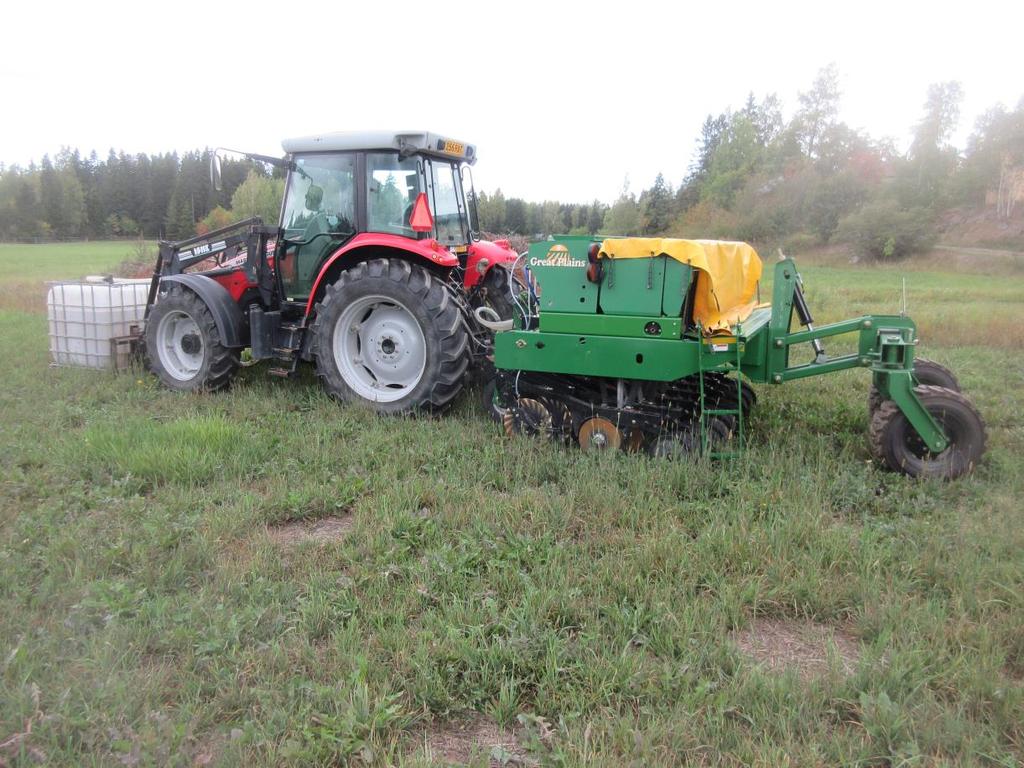 GreatPlains suorakylvökone nestelannoitusvarustuksella Sijoittaa traktorin