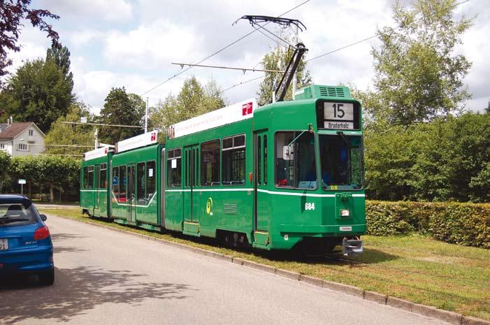 BVB 684 väliosineen Baselin Bruderholzissa. Väliosa on lisätty myöhemmin. 8.7.2009.