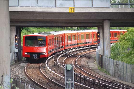 LINJAT Helsingin seudun bussit, raitiovaunut ja lähiliikenteen junat siirtyivät kesäaikatauluihin maanantaina 7. kesäkuuta.