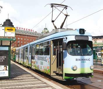 Väliosallinen Mannheim-vaunu HKL 162 sai keväällä 2010 uudet mainokset. Kuvassa vaunu on linjalla 9. Juhana Nordlund 23.4.2010, Hakaniemi. sijoittuu Koivusaareen, missä työt alkoivat kesäkuun alussa.