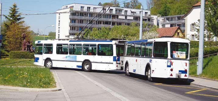 Kuva Juhana Nordlund 26.4.2010. Suurin osa Lausannen johdinautoliikenteestä hoituu edelleenkin NAW / Lauber -perävaunuyhdistelmistä kootuilla johdinautojunilla.