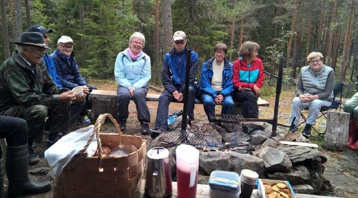 Viron kirkolta kunniamitali Olavi Sorvalle Eläkkeelle jäävällä kappalaisella on jo uusia Viron suunnitelmia.