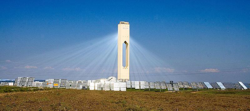 solar power) Optisia toimintaperiaatteita Keskittävät /