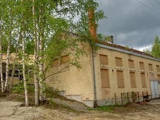 Uusi meijeri / maidon vastaanottorakennus Uusi meijeri on vuonna 1961 rakennettu punatiilinen rakennus, jossa on betonisokkeli.