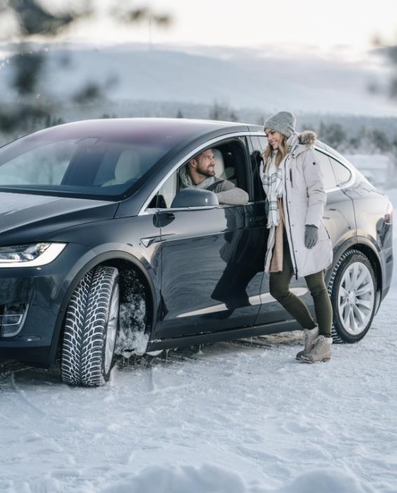 Henkilöautonrenkaat uudet tuotteet Nokian Renkaiden neljä uutta talvituoteperhettä Nokian Renkaat tuo markkinoille talvirengasvalikoimansa uudet huipputuotteet: Nokian Hakkapeliitta R3:n, Nokian