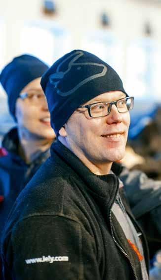 Käytämme tavallista blondi-siementä. Poikimiset ovat olleet todella helppoja. Kaikki risteytysvasikat ja heikoimmat lypsyrotuvasikatkin lähtevät ternivasikoina, Eeva kertoo.