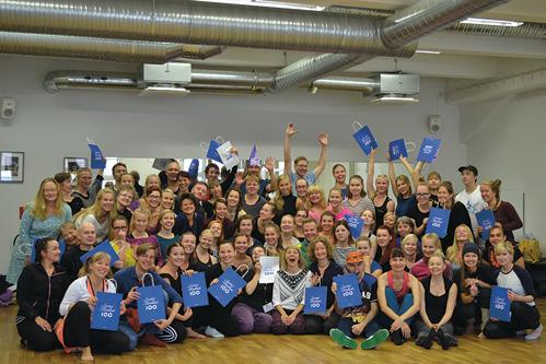 Kauppinen ja Marjukka Koivuniemi (pari- ja kansantanssi) sekä Pia Lindy (oma tanssi). Mukaan valittujen tanssilajien haluttiin olevan monille jo ennestään tuttuja ja näin helposti lähestyttäviä.