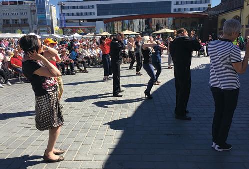 TAPAHTUMAT JA KUMPPANIT Koko Suomi tanssii -hankkeesta tuli aidosti valtakunnallinen aluekeskusyhteistyön lisäksi myös muiden alueellisten toimijoiden kanssa tehdyn yhteistyön ja erilaisten