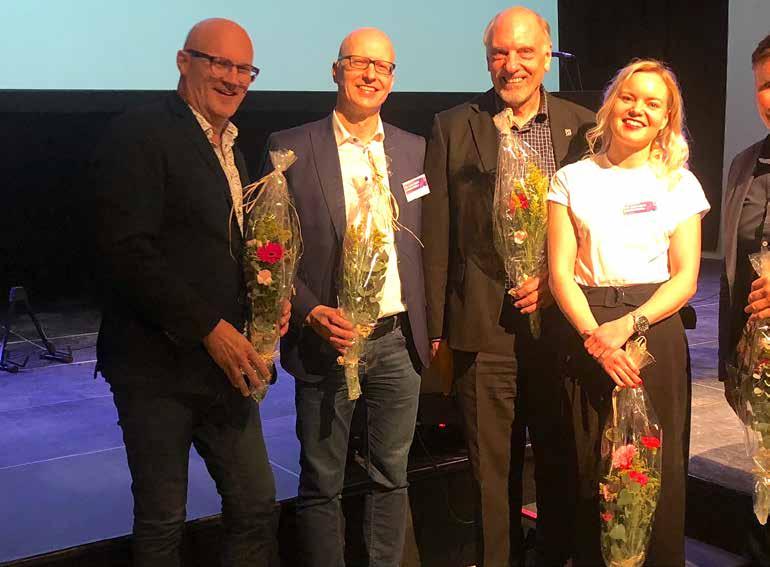 Teksti ja kuva Tarja Jääskeläinen Uudet johtokunnan jäsenet kukitettuna: Vas. Jari-Pekka Koponen, Saku Pitkänen, Fredrik Ekholm, Ella-Roosa Tenhunen, Lassi Jääskeläinen.