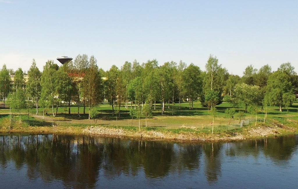 Sisäseinät Pesuhuoneiden seinät laatoitetaan. Wc- ja Khh seinät maalataan, jalkalistana laatoitus, altaantaustaseinä laatoitetaan 1,2 m korkeuteen.