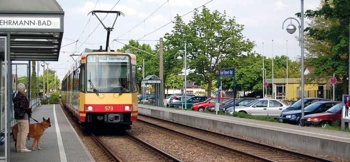 Linjojen S1 ja S11 pohjoinen haara eli Hochstetteniin ulottuva rata edustaa pikaraitiotietä parhaimmillaan.