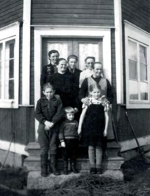 40 Op de zolder hadden Alfred en Alma Granfors kamers en een kleine keuken ingericht Hier woonde het gezin Viinanen vanaf de herfst van 1944 tot het vertrek in 1946 (bron: Västerhankmo dorpsarchief).