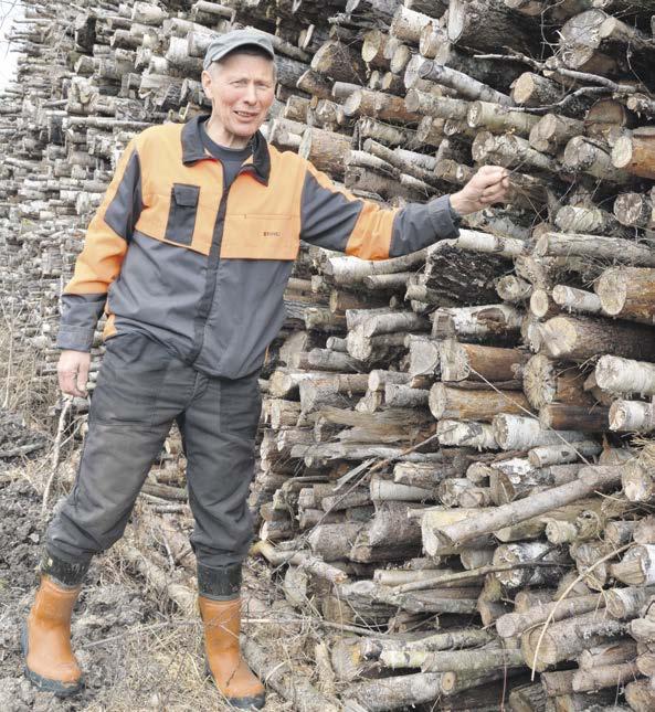 MetsänOmistaja 1/2016 5 Itseoppinut ja aktiivinen metsänomistaja Håkan Dahlin on pesunkestävä vöyriläinen. Hän on metsänhoitoyhdistyksen jäsen ja omatoiminen perheen metsässä.