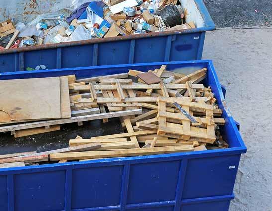 Muut lajiteltavat jätteet Kyllästetty puu Kyllästetty puu on kyllästysaineilla käsiteltyä puuta. Se luokitellaan vaaralliseksi jätteeksi. Puu saa sisältää nauloja, ruuveja ja saranoita.