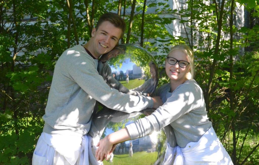 A-ryhmän tuutorit Lauri Lehtonen Lempinimi: Late, Larppa Näin vietän vapaa-aikaani: Frisbeegolffia ja muuta mukavaa ystävien seurassa! Hauska fakta: Mulla oli pienenä tapana kävellä unissani.