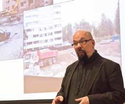 Hotelli Presidentissä järjestetyssä tilaisuudessa oli paikalla 45 henkilöä ja lisäksi osa henkilöstöstä osallistui Lyncpalvelun kautta.