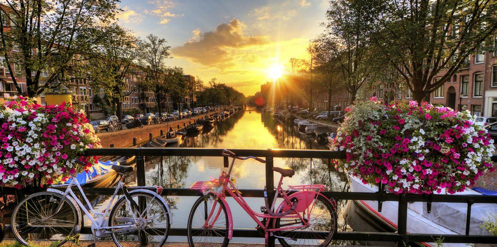 HYMYILEVÄ HOLLANTI Amsterdam Gouda Sittard Maastricht Delft Schiedam Den Haag Iloisesta Amsterdamista alkava uutuusmatkamme on täynnä hyvää tuulta.