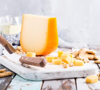 Seuraava kohteemme Etelä-Hollannissa herättelee jo nimellään makunystyröitä, niinpä onkin sopivaa aloittaa vierailu juustomaistiaisilla. Kyseessä on tietysti Gouda.