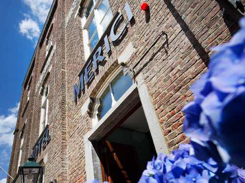 Hotelli Grand Hotel Merici / Sittard **** Historiallisessa entisessä luostarirakennuksessa Sittardin kaupungin keskustassa sijaitseva viehättävä hotelli, joka on saanut nimensä rakennukseen