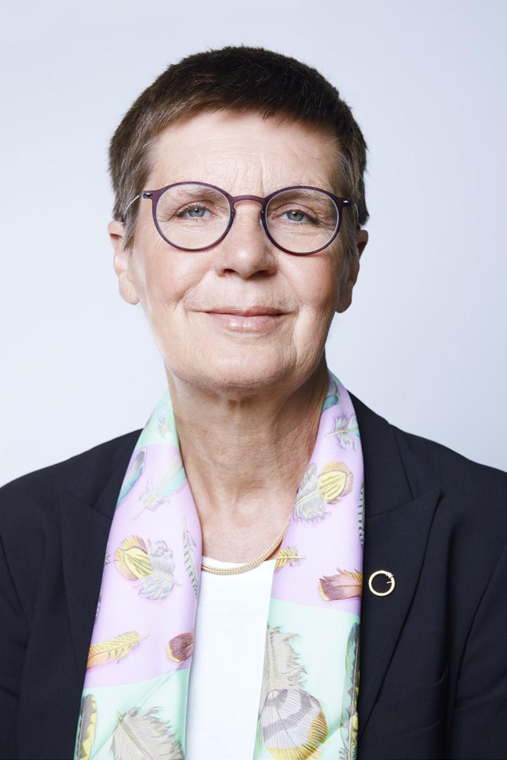 4 YHTEINEN KRIISINRATKAISUNEUVOSTO VUOSIKERTOMUS 2017 5 ESIPUHE Yhteisen kriisinratkaisuneuvoston (SRB) vuosi 2017 oli jälleen kiireinen.