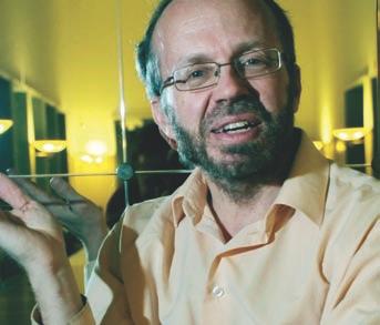 Merkkipäivälahjoista nostetta elokuvalle Elokuvataiteen professori Henry Bacon päätti jättää 50-vuotisjuhlallisuudet väliin, ja panostaa oppiaineensa tulevaisuuteen ohjaamalla merkkipäivämuistamiset