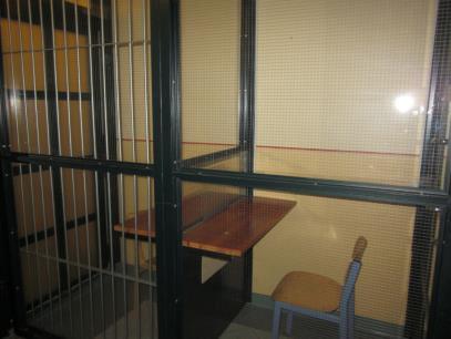 Vankilaan oli juuri valmistumassa uusi virtsanäytteenottotila, jossa valvonta tapahtuu peililasin läpi toisesta huoneesta.