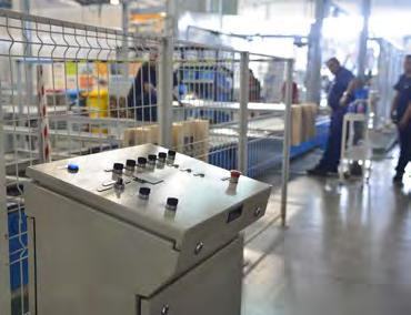 Pulpetti Teräs Tyypilliset käyttösovellukset Teräs Prosessiautomaatio Koneenrakentajat Kompaktissa pulpetissa on kalteva katto ja pääsy sekä etu- että takakautta.