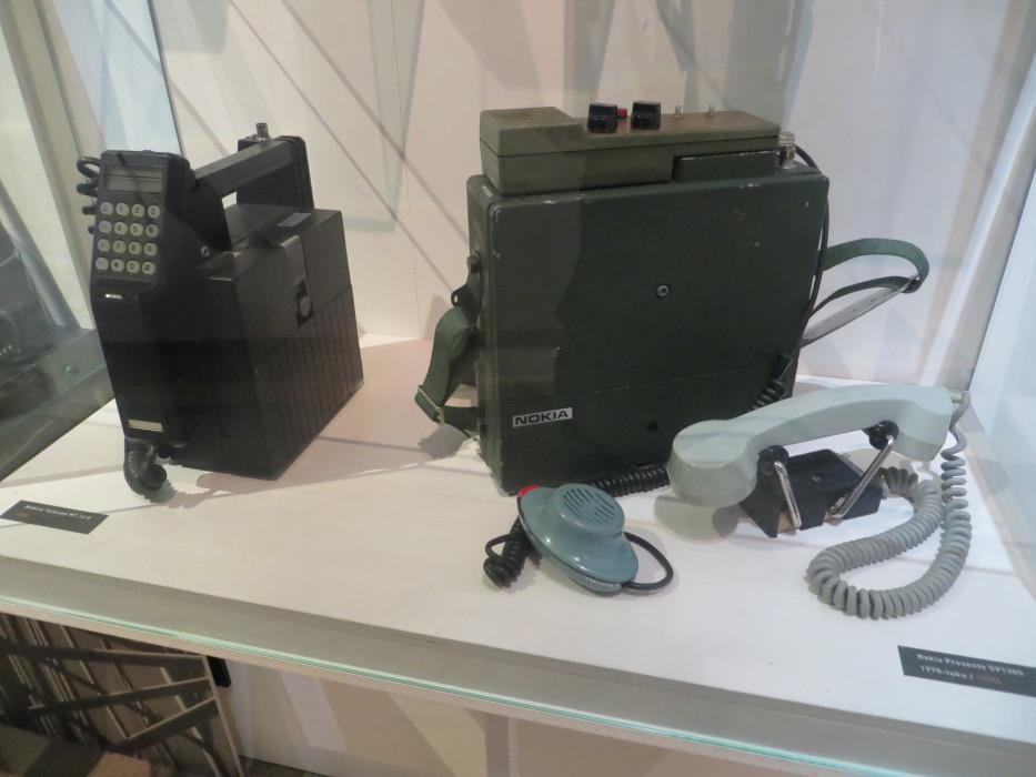 Moppe museossa Vapriikin museoita kiertäessäni, huomasin tutun näköisen laitteen. Ilmeni, että kyseessä oli Nokian Mobira Talkman MD 50N.