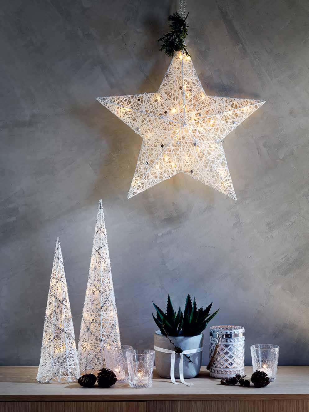 WHITE CHRISTMAS WHITE CHRISTMAS TÄHTI K51 cm Johto: 2,8 m 21500 66,50 WHITE CHRISTMAS KARTIO valoilla, paristokäyttöinen 2 kpl* Pieni K40 Ø12 cm Iso K50 Ø14 cm 21530 55,50