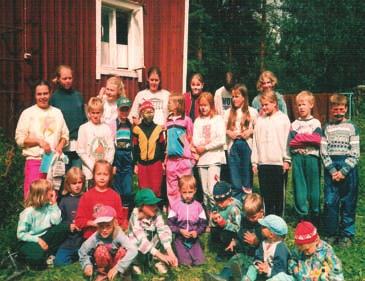Leirin vetämisestä vastasi Pirkko, ruuan laitosta Leena ja talonmiehenä hääri Aki ja Tapsa. Ensimmäinen leiri järjestettiin Kuterissa.