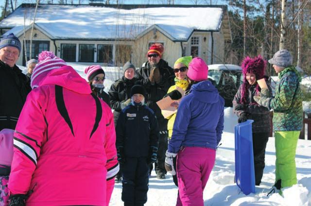 14 Naviksen ja Ylven talvipäivät Pimeellä 10.3.2013 Teksti: Riikka Virtanen Junnujen pikkujoulu! 15 TÄNÄKIN VUONNA vietettiin Naviksen ja Ylven yhteistä talvipäivää Pimeensalmen telakalla Ylöjärvellä.
