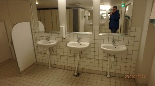 G22 Vesijohtoverkosto Runkolinjat on asennettu osin näkyviin ja osin piiloon.