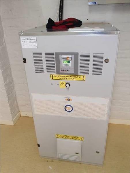 S 211 Sähköliittymä Kuntoarvio 24 (38) Kiinteistö on liitetty Pori Energian pienjänniteverkkoon (230/400 V). Liittymäkaapelit ovat 2kpl AXMK 4*240S.