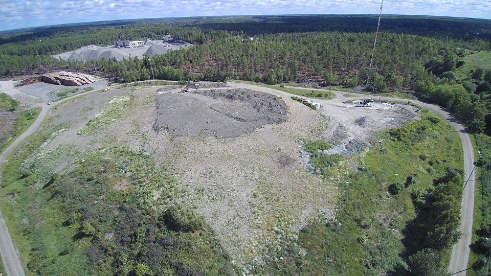 12/20 Kuva 2 Loppusijoitus 7 Ympäristö 7.1 Vesientarkkailu Isosuon jätekeskuksessa tarkkailuohjelman mukainen seuranta tehdään Lounais-Suomen vesija ympäristötutkimus Oy:n toimesta.