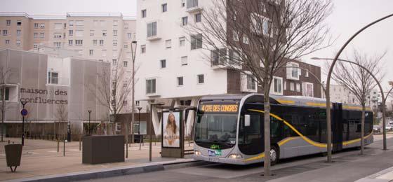 40.000 matkaa/vrk Yksiniveliset kaasubussit muutetaan 22 sähkökäyttöiseksi kaksinivelbusseiksi v2018 19 (sähköiset kaksinivelbussit 1,3 M /kpl)