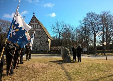 Sivu 6 / 21 Veteraanipäivänä Maskun veteraanikivellä.