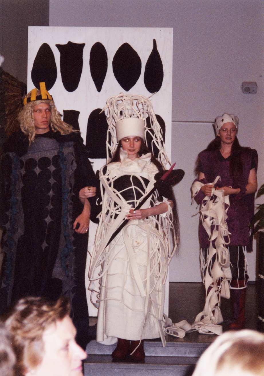 TAP APAHTUMIA AHTUMIA Katharina Thomaksen luento Huopaa silkkitieltä matkalla Mongoliassa, Kazakstanissa ja Persiassa oli museossa 18.4.2002.
