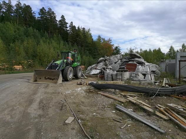 Alueella oli tuotu täyttökasoja kaivinkonekuskin kertoman perusteella 2000