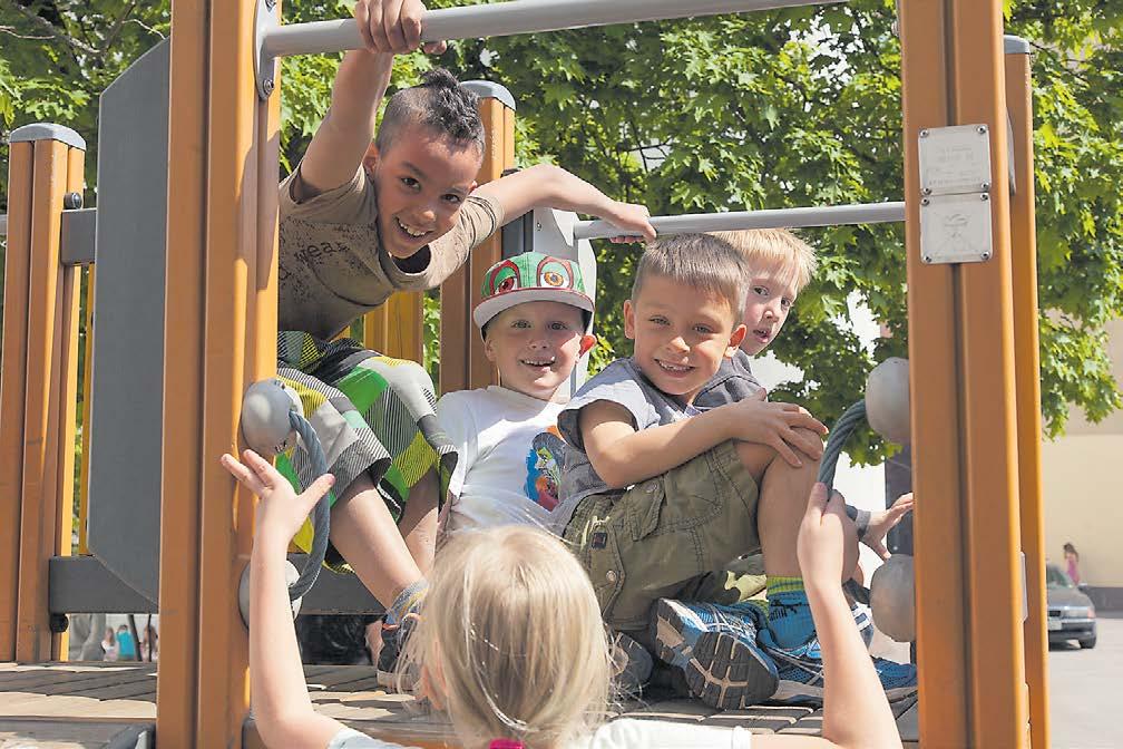SILTA 7/2018 B 3 Vakituista toimintaa IKÄIHMISET Hervannan kirkko Hervannan kirkontupa keskiviikkoisin klo 10 13, alk. 5.9. Lounas klo 12.15 (4 ) Senioreiden Boccia-aamu tiistaisin klo 9 11.30.