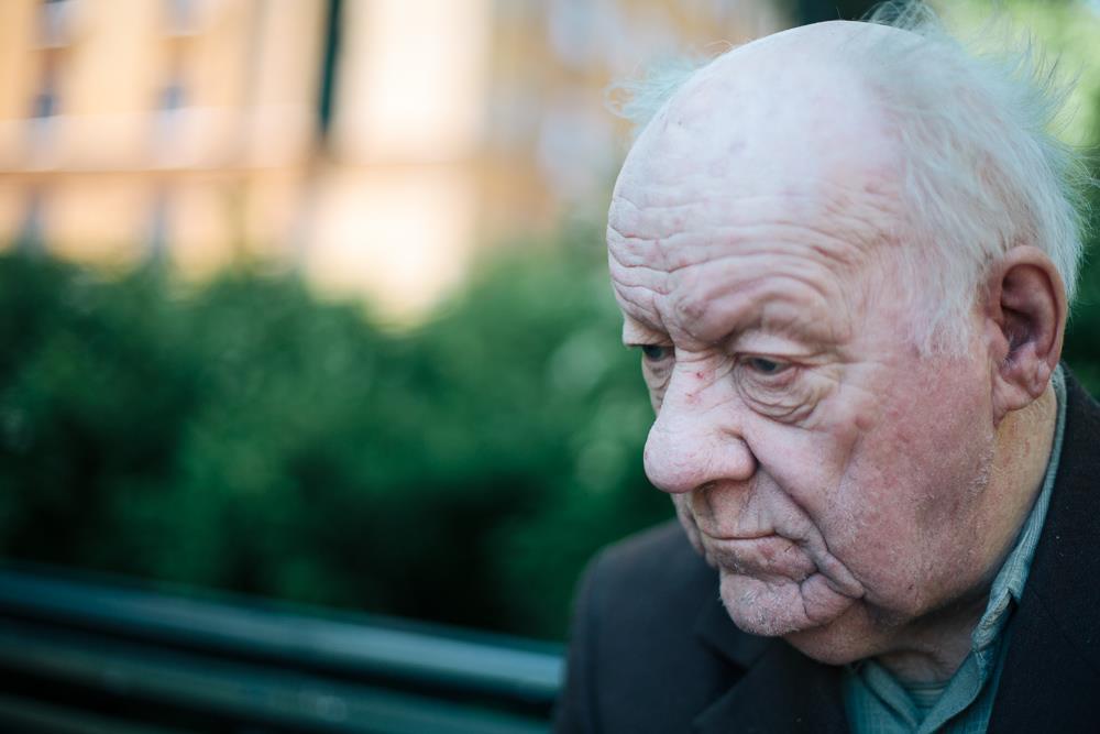 Auttava puhelin SUVANTO-LINJA 0800-06776 Ikääntyneet (80-85 v.) ja heidän lähipiirinsä soittavat, yhä iäkkäämmät soittavat (85-90 v.