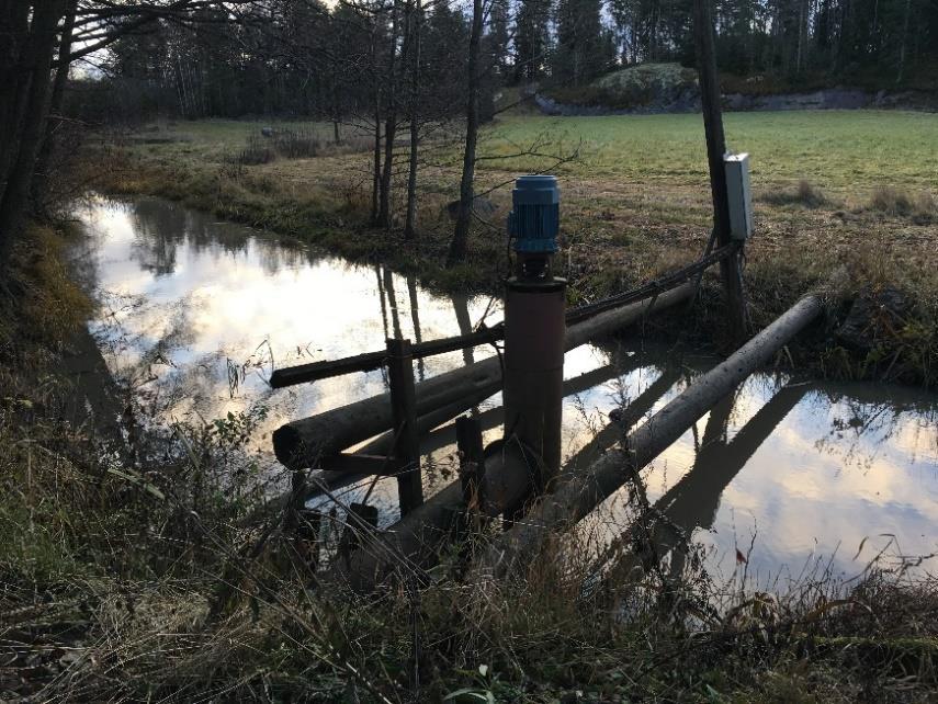 Pumpattavaan veteen sekoitetaan polyalumiinikloridia saostusaltaissa. Kuivatus- ja valumavesien pumppaaminen perustuu lainvoimaiseen ojitustoimituksen päätökseen vuodelta 1983.
