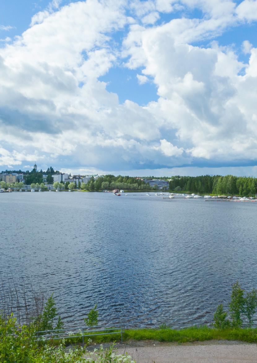 Elämää lähellä ja luonnossa Ankkuripuiston asuntoyhtiö sijaitsee rauhallisen järvimaiseman läheisyydessä, mutta sen lisäksi käytännöllisesti lähellä peruspalveluita.