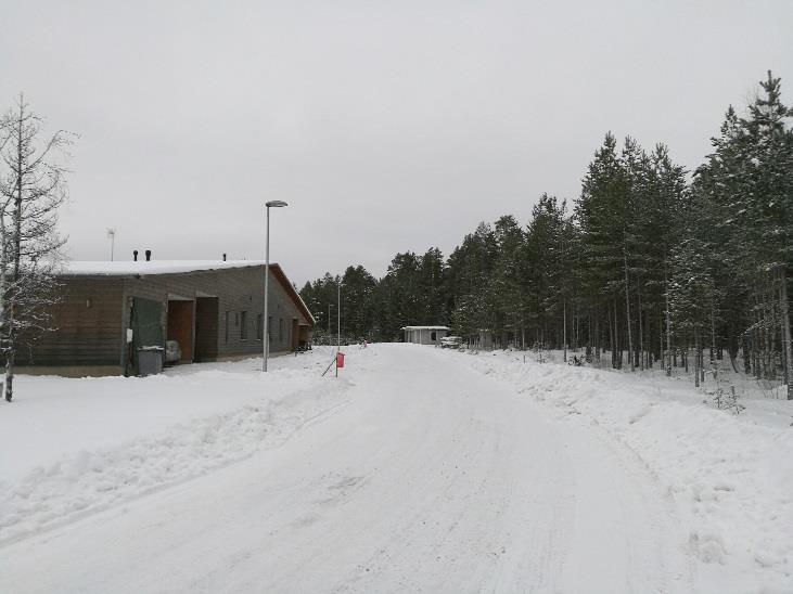 2. LÄHTÖKOHDAT JA SUUNNITTELUTILANNE 2.1 Suunnittelualueen nykytilanne Alueen yleiskuvaus Suunnittelualue on osa Tikkasenharjun asuinaluetta.